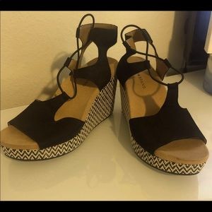 Lucky Brand Black and Tan Wedges